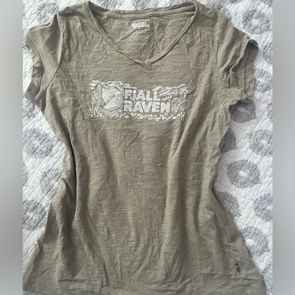 Fjall Raven V-Neck Tee